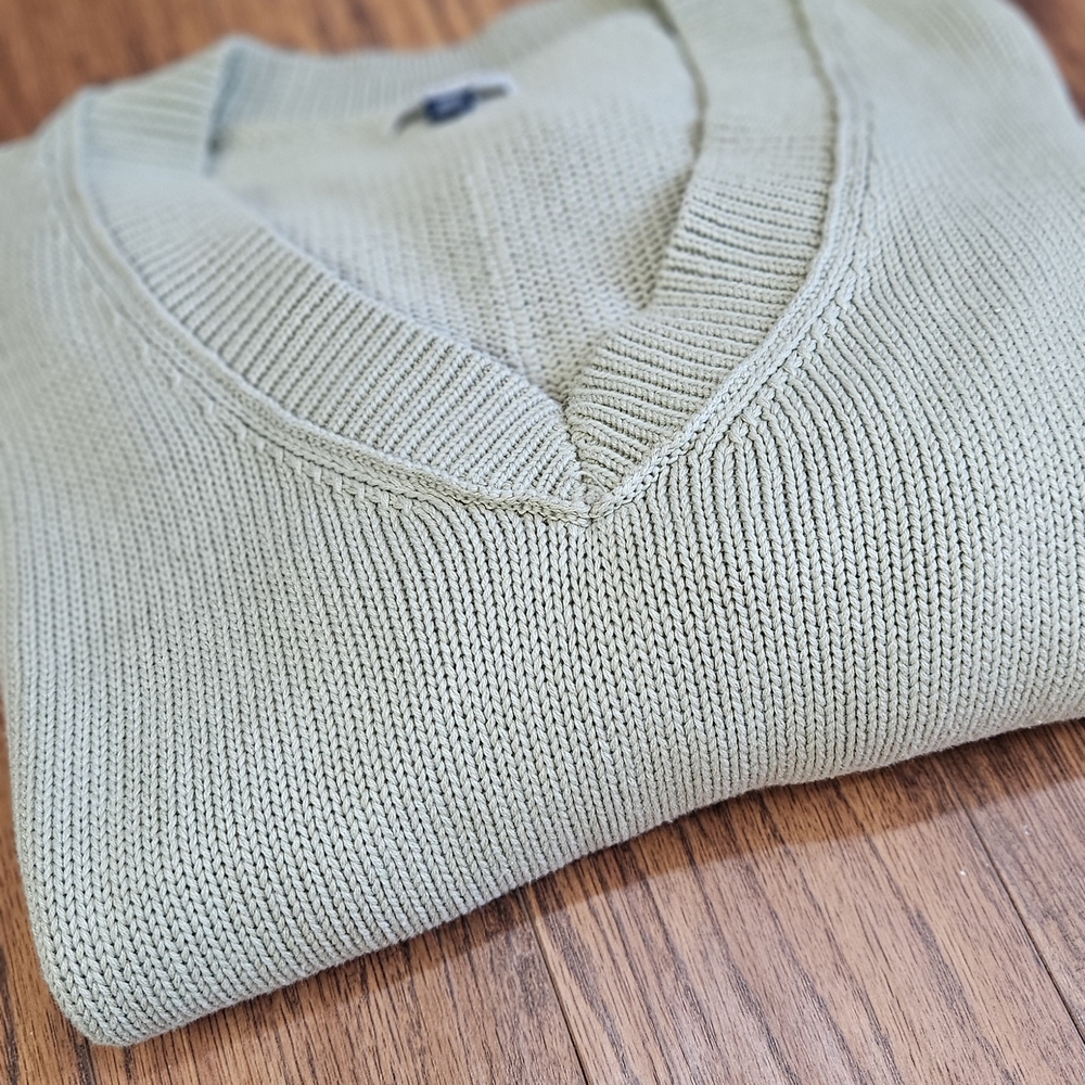 American Eagle Outfitters Light Sage Green V-Neck Sweater NWT